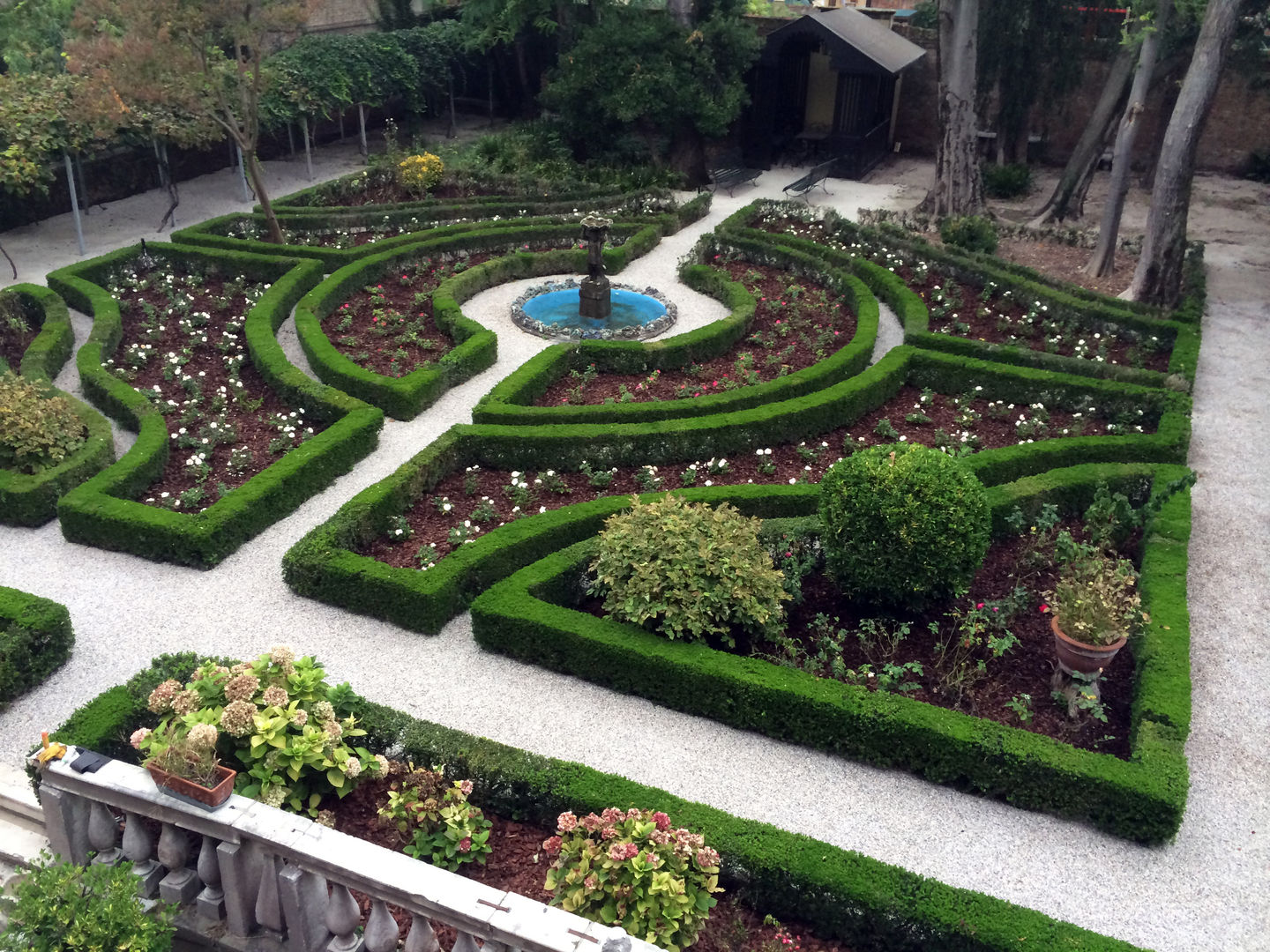 Un Giardino storico a Venezia. , ESTERNIDAUTORE ESTERNIDAUTORE Vườn phong cách kinh điển