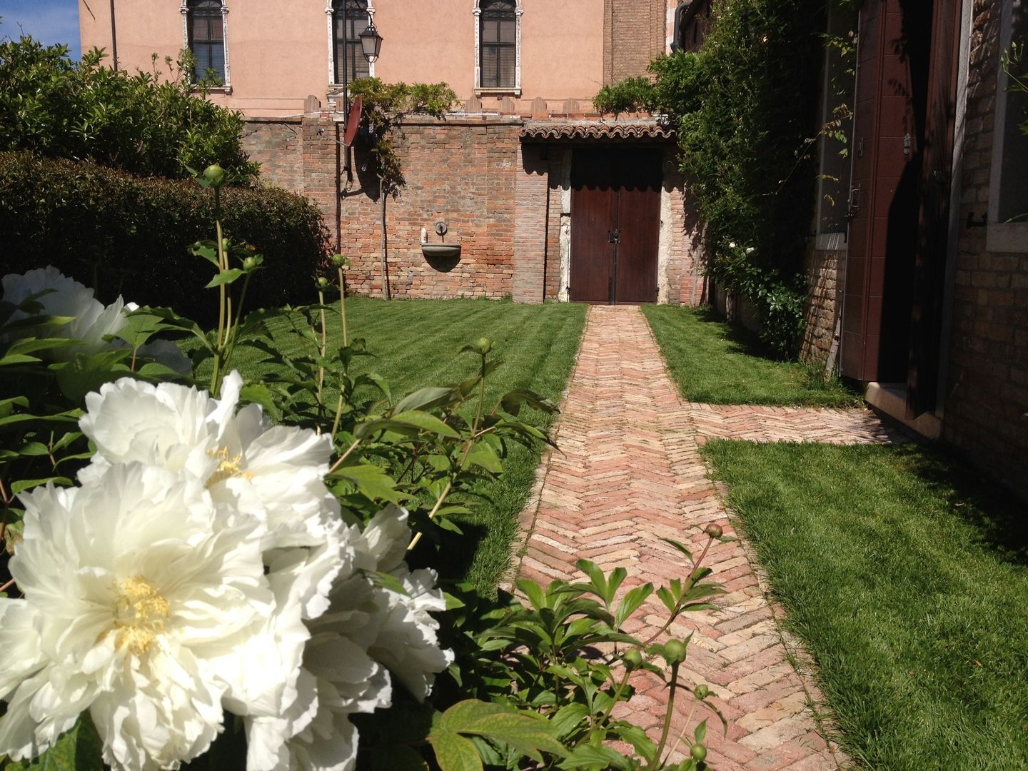 Un bed&breakfast a Venezia, ESTERNIDAUTORE ESTERNIDAUTORE Jardines de estilo clásico