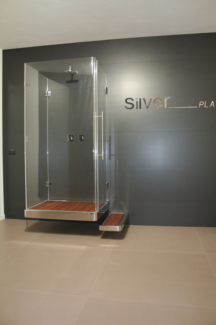 Piatto doccia sospeso, SILVERPLAT SILVERPLAT Modern bathroom Bathtubs & showers