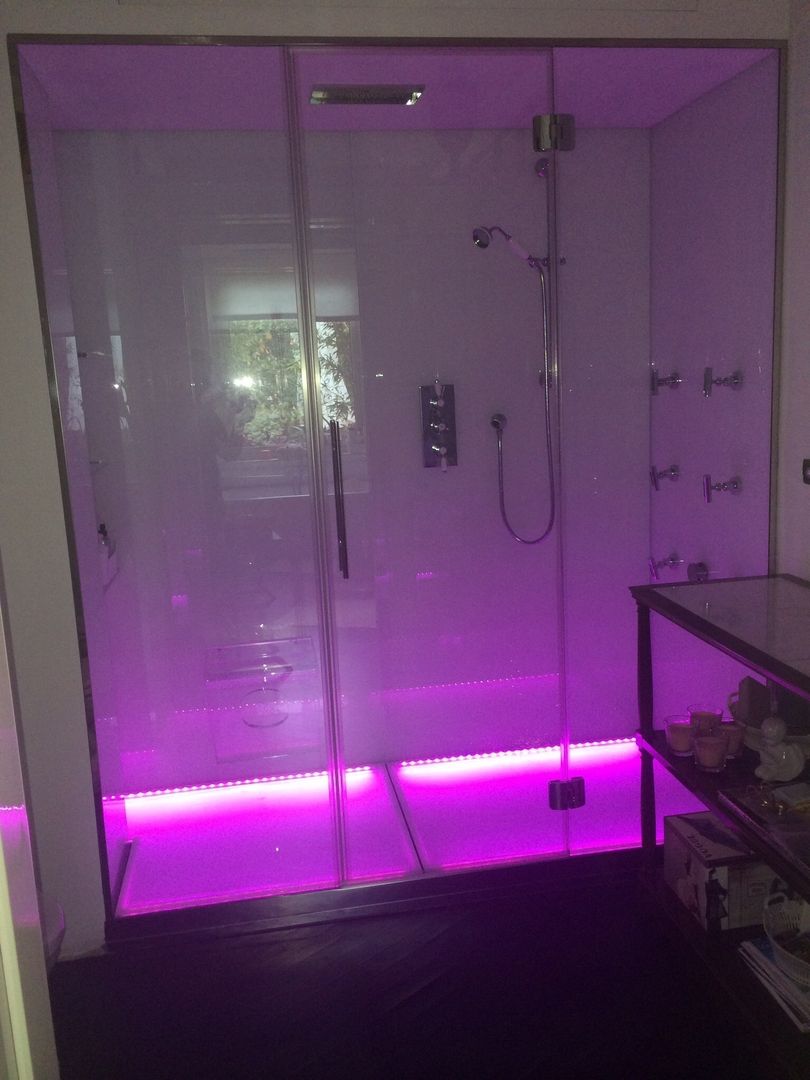 Doccia cromoterapia KARINA , SILVERPLAT SILVERPLAT Modern bathroom Bathtubs & showers