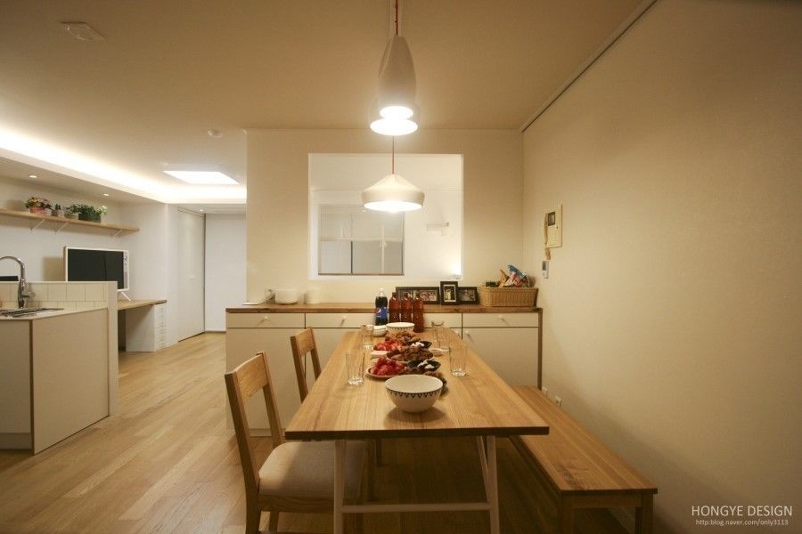 아늑한 느낌의 신혼집 인테리어, 홍예디자인 홍예디자인 Modern Dining Room