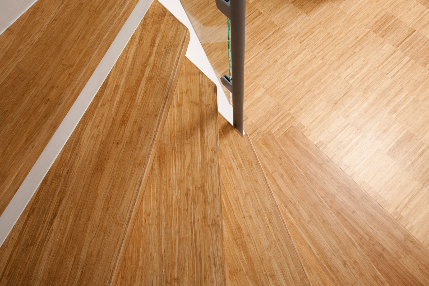 Industrieparkett und Treppenstufen aus Bambus, Bambus Komfort Parkett Bambus Komfort Parkett Modern Corridor, Hallway and Staircase