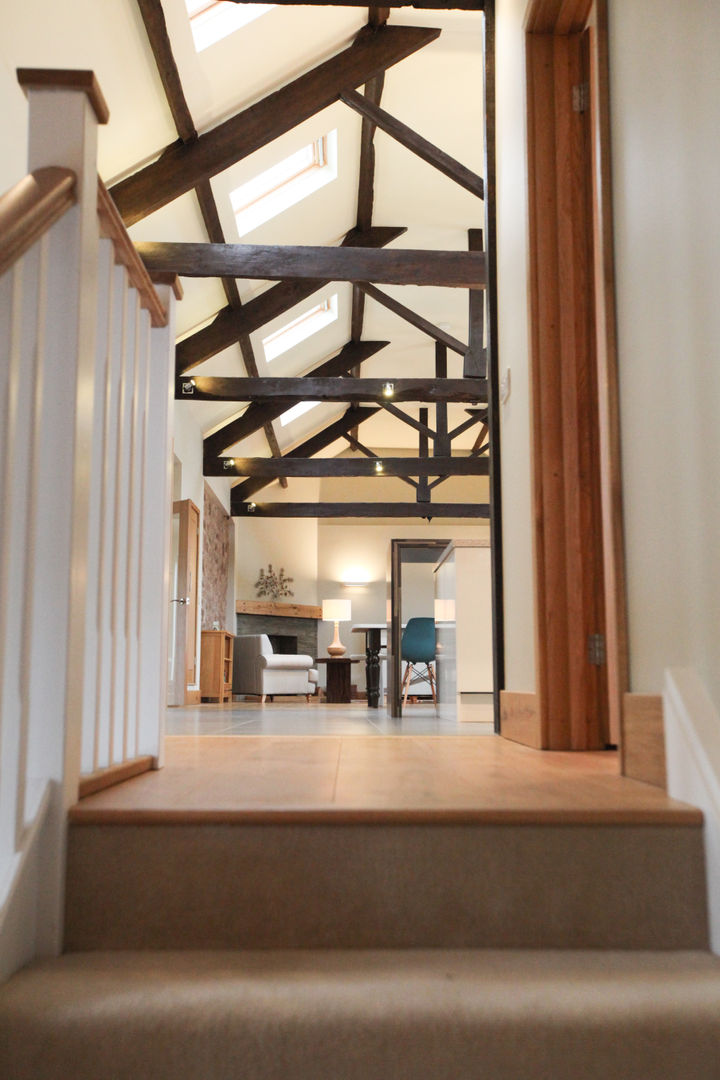 Barn conversion from a former Granary Barn to a contemporary four bedroom home, Flow Interiors Flow Interiors モダンデザインの リビング