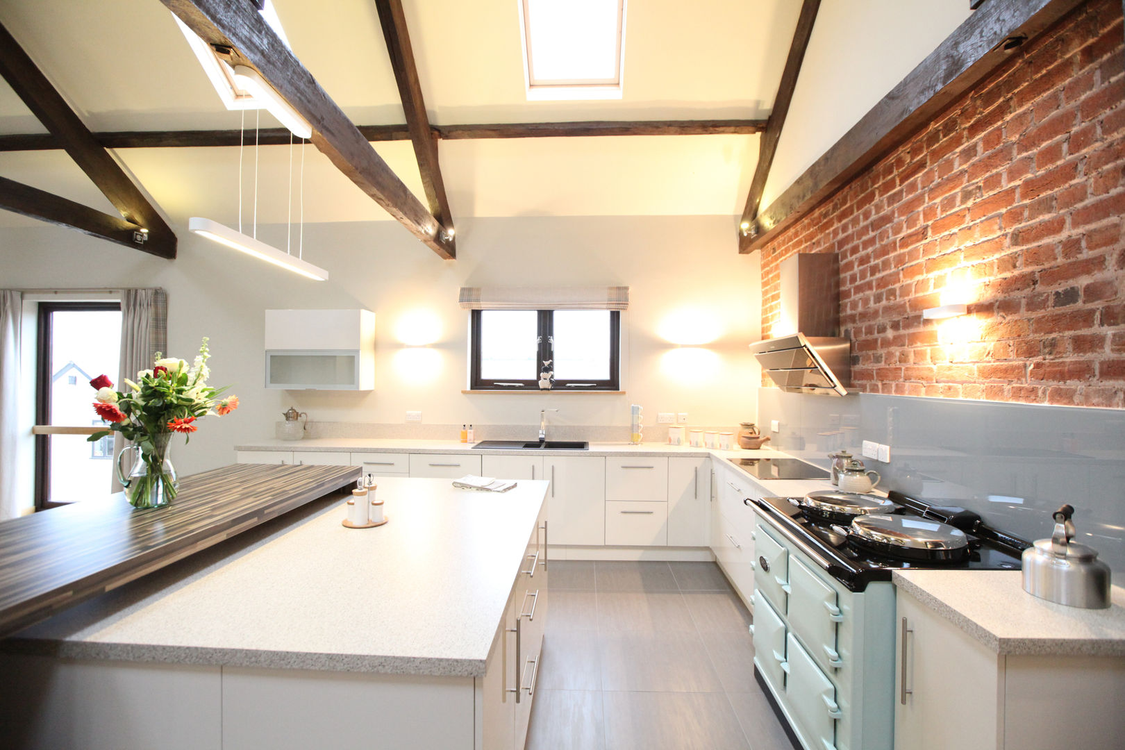 Barn conversion from a former Granary Barn to a contemporary four bedroom home, Flow Interiors Flow Interiors Modern kitchen