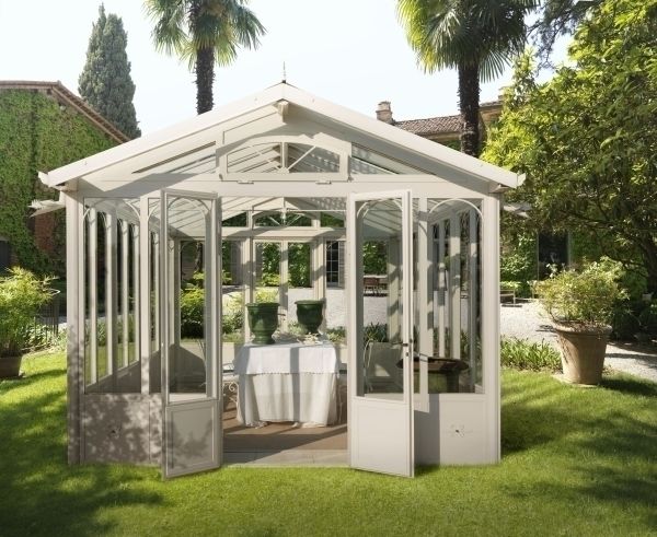 homify Classic style conservatory