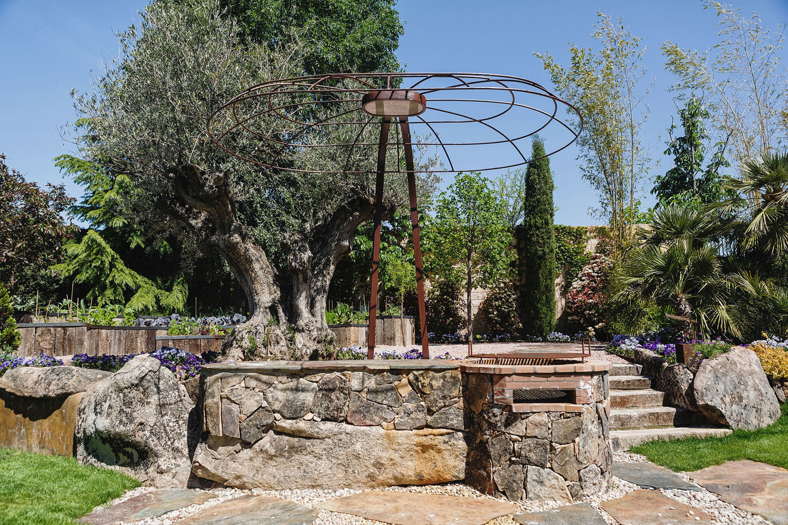 Barbacoa y pérgola - Slbon Forja Creativa Slabon Forja Creativa Jardines de estilo rural Barbacoas