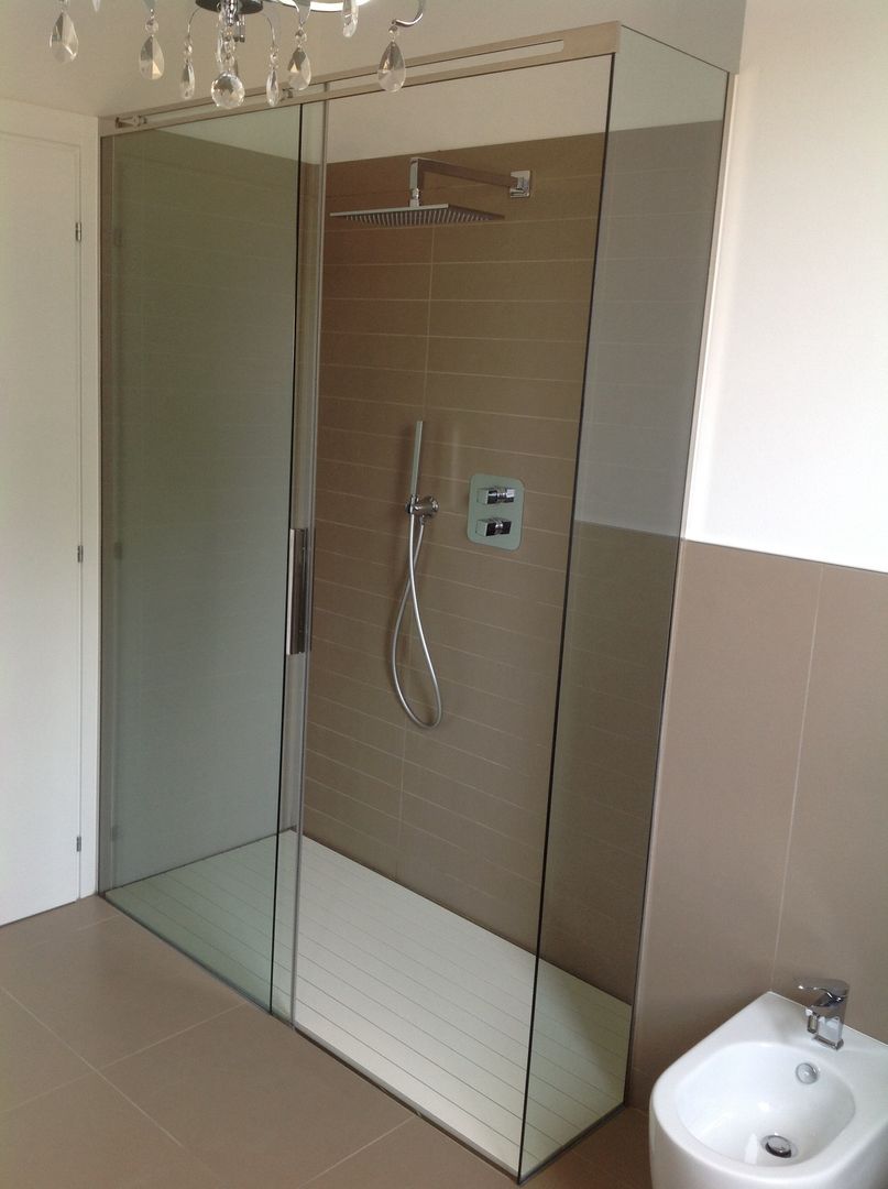 Box doccia scorrevole , SILVERPLAT SILVERPLAT 現代浴室設計點子、靈感&圖片