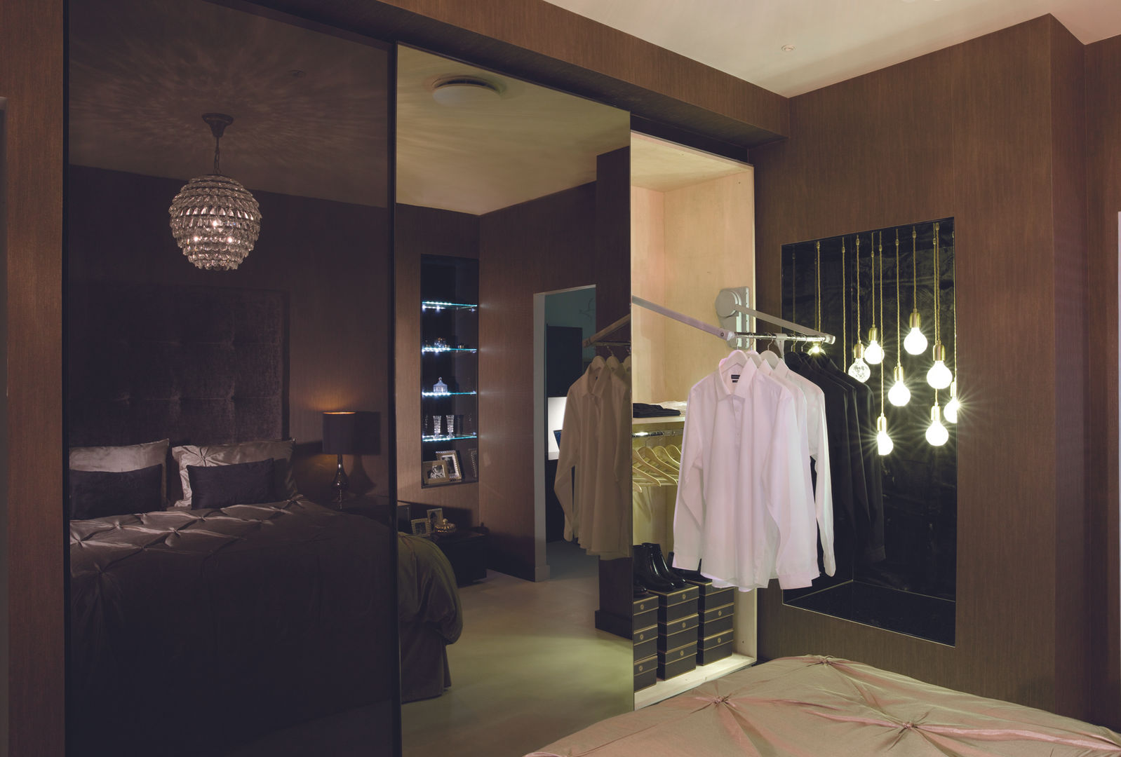 Ultra gloss chocolate bedroom suite homify Habitaciones modernas