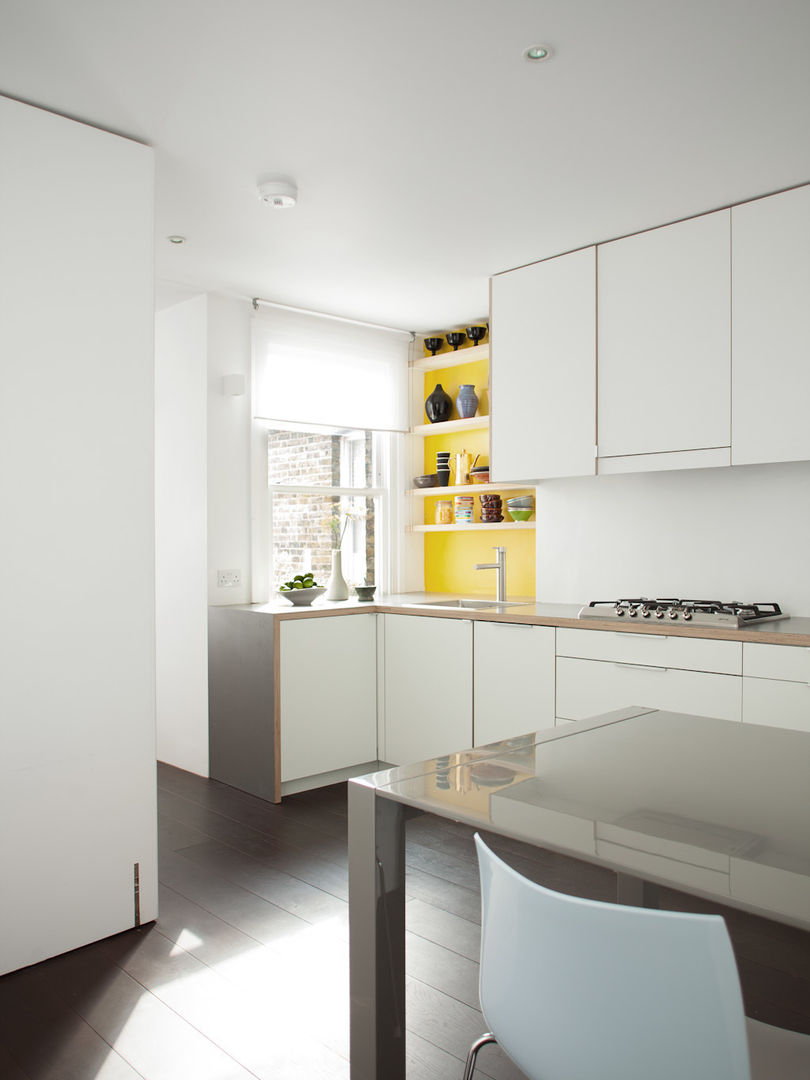 APARTMENT IN AMBERGATE STREET, Kennington, London, 2012, Francesco Pierazzi Architects Francesco Pierazzi Architects Cocinas minimalistas