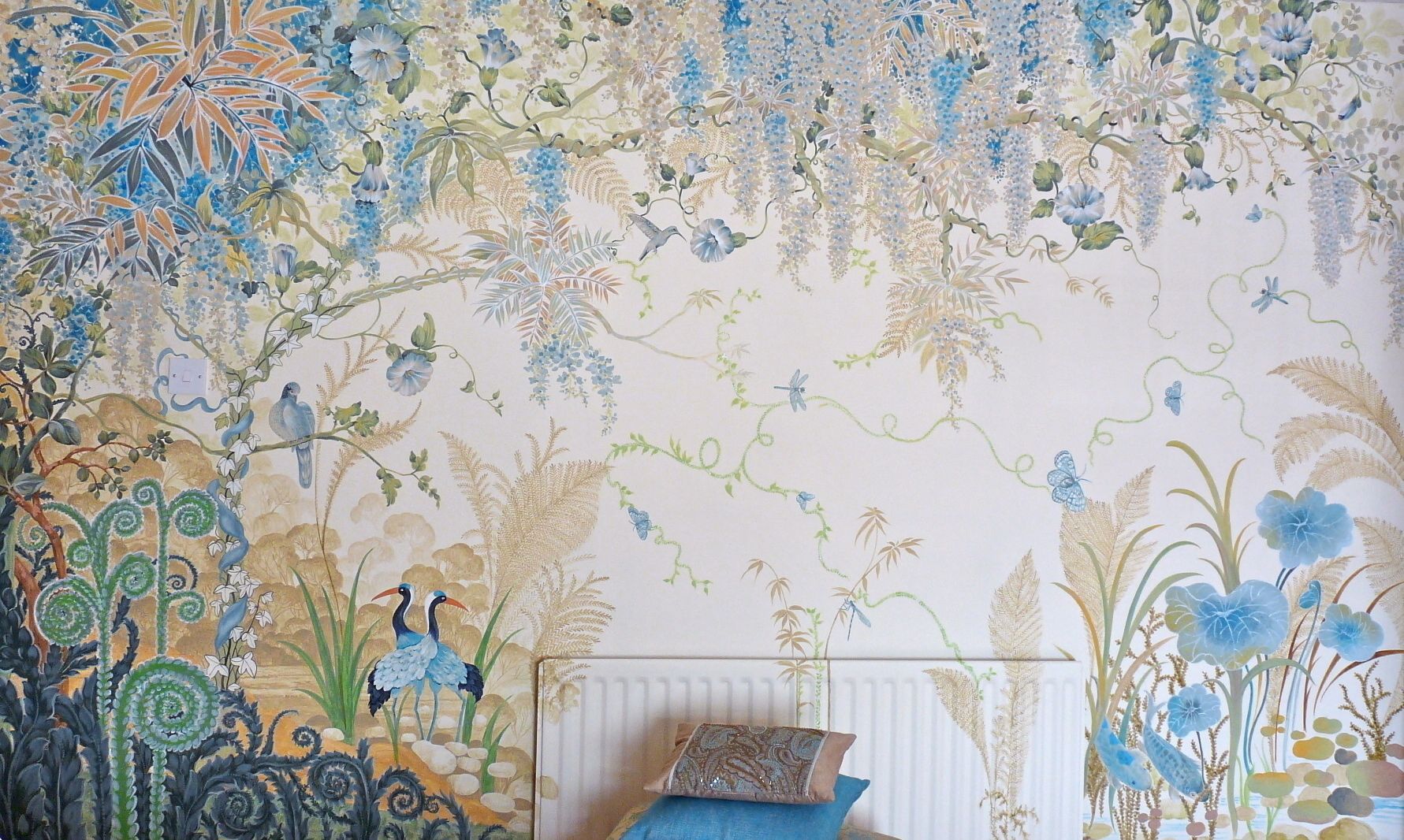 Wisteria Wonderland Diane Marsland Art, Design & Interiors Camera da letto rurale