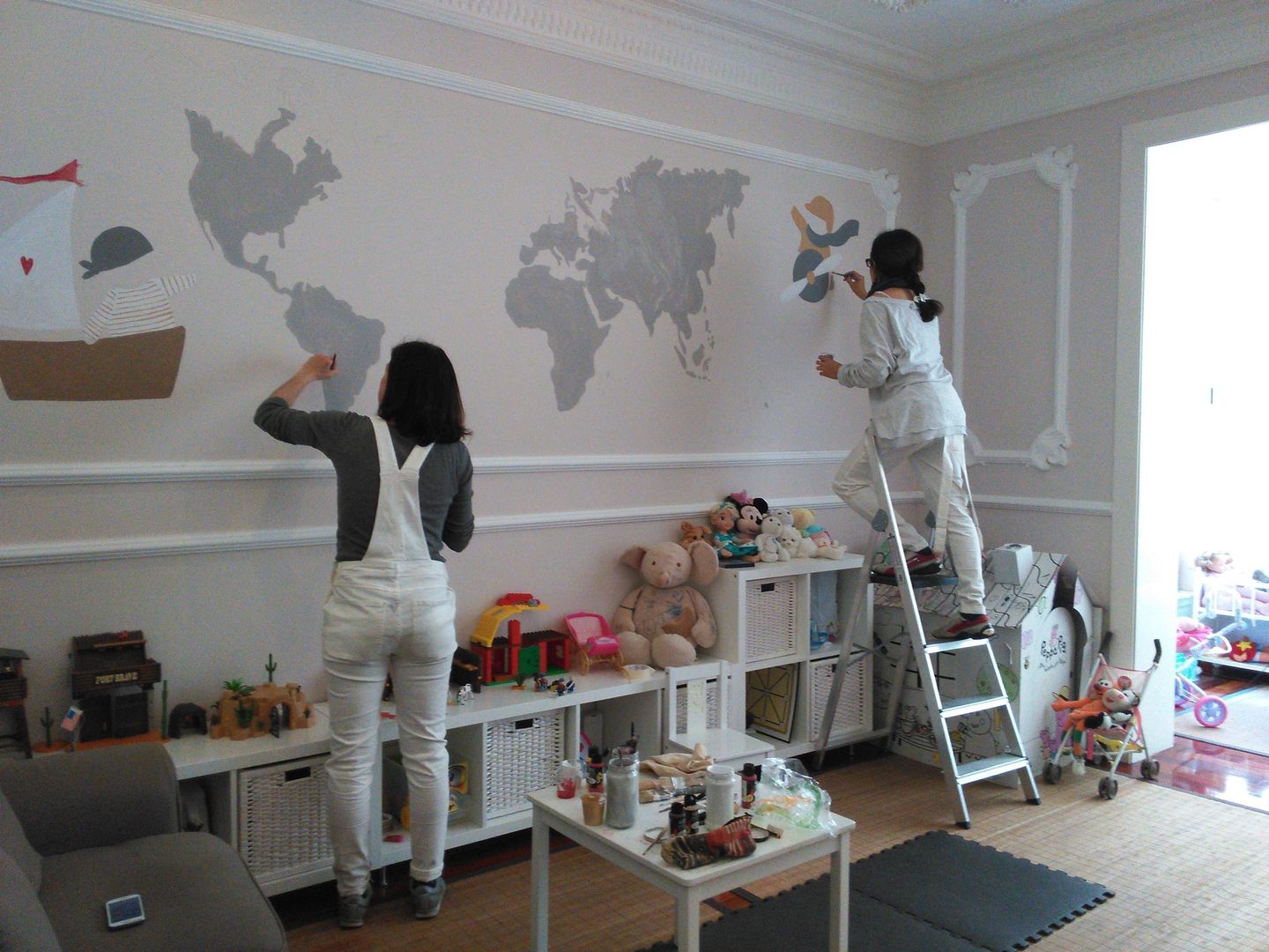 HABITACIONES INFANTILES: Mural mapamundi pintado a mano, info6104 info6104 Nursery/kid’s room
