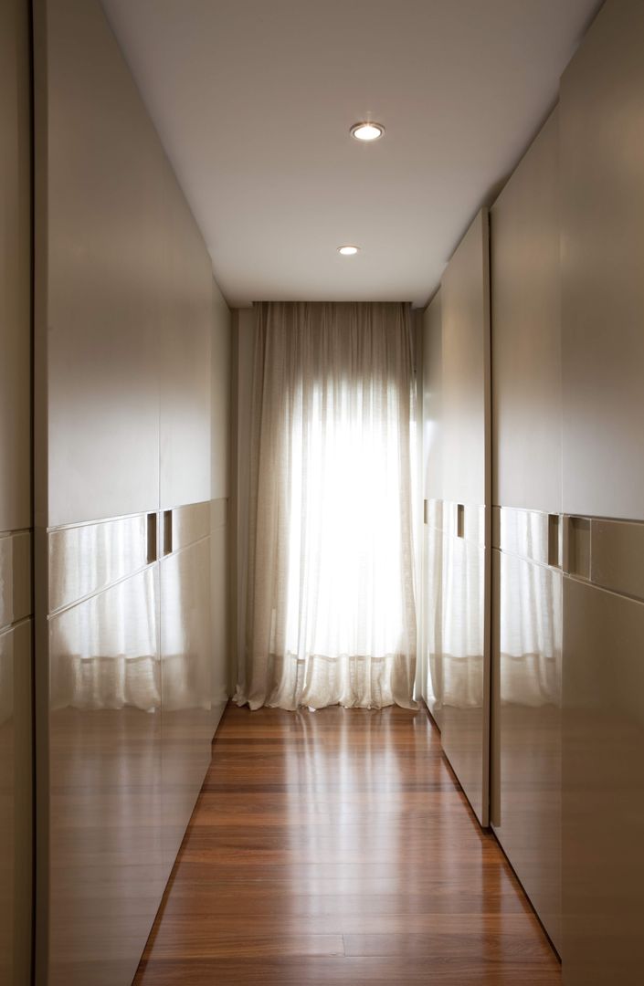 homify Modern dressing room