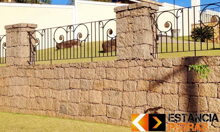 Muro de Arrimo, Estância Pedras Estância Pedras ラスティックスタイルな 壁&床