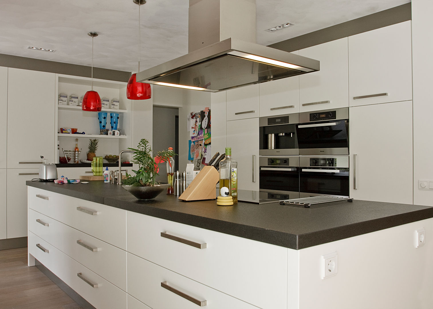 Riant kookeiland Thijs van de Wouw keuken- en interieurbouw Moderne keukens