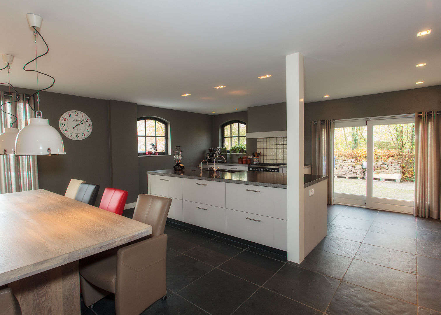 Open keuken, ruimte, licht - een keukeneiland biedt alle mogelijkhede, Thijs van de Wouw keuken- en interieurbouw Thijs van de Wouw keuken- en interieurbouw Classic style kitchen