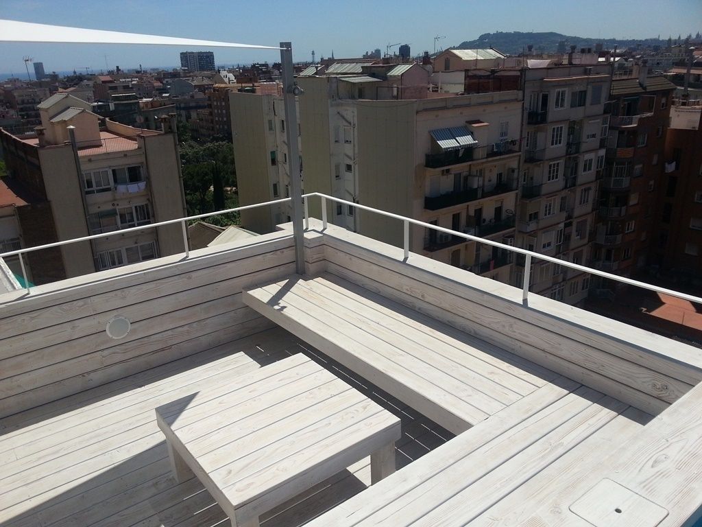 Reforma integral de un ático en Barcelona, CUADRAT PINEN ARQUITECTES CUADRAT PINEN ARQUITECTES Modern balcony, veranda & terrace