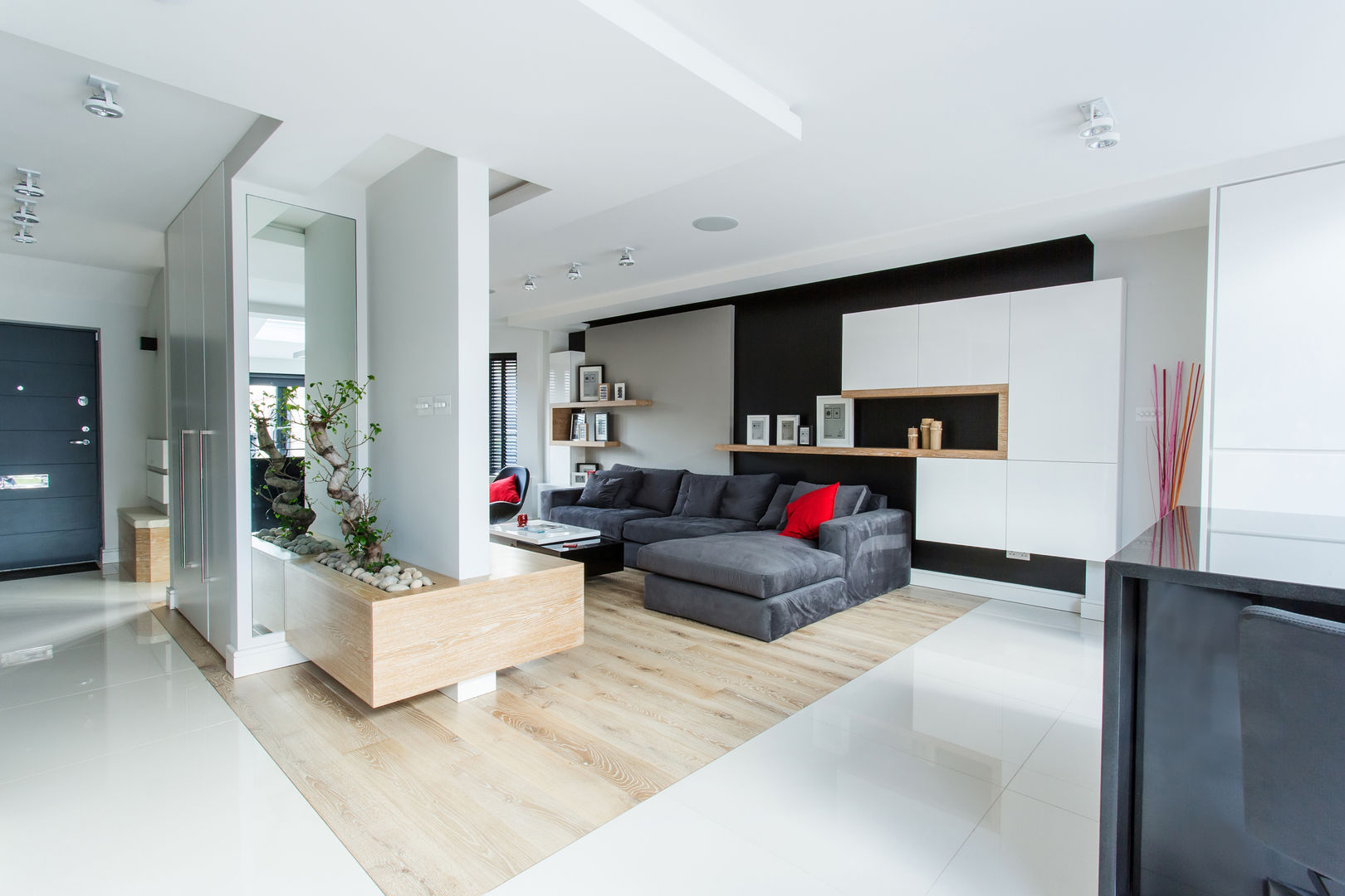 Open plan living room GK Architects Ltd غرفة المعيشة خزانات و أدراج جانبية
