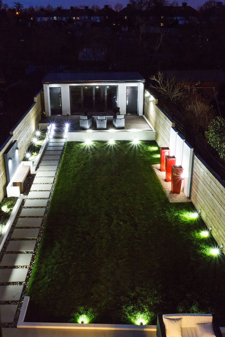 Lights in the Garden GK Architects Ltd Moderner Garten Beleuchtung