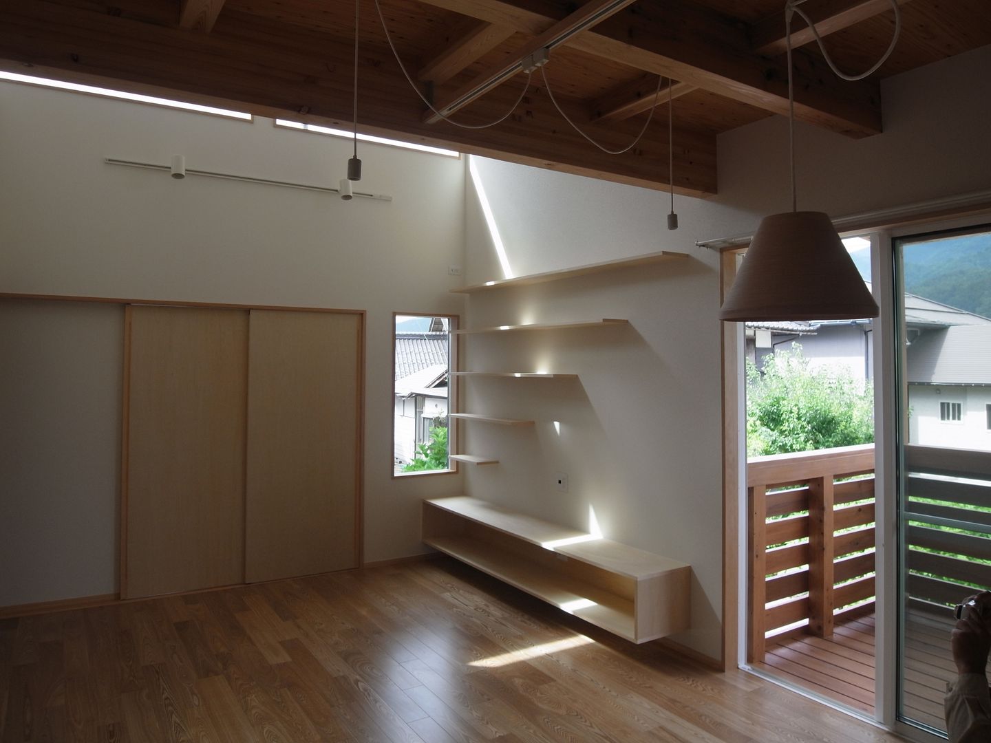 郡上の家, ジュウニミリ建築設計事務所 ジュウニミリ建築設計事務所 Modern living room