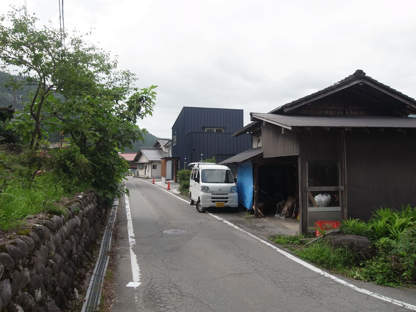 郡上の家, ジュウニミリ建築設計事務所 ジュウニミリ建築設計事務所 Casas modernas