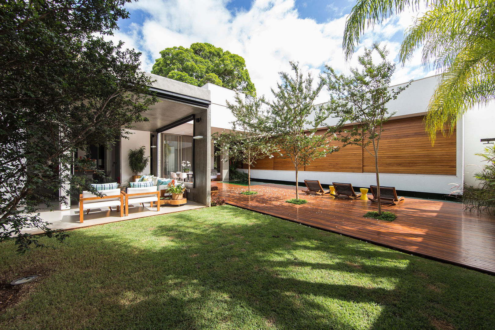 RESIDÊNCIA RMJ, Felipe Bueno Arquitetura Felipe Bueno Arquitetura Giardino moderno