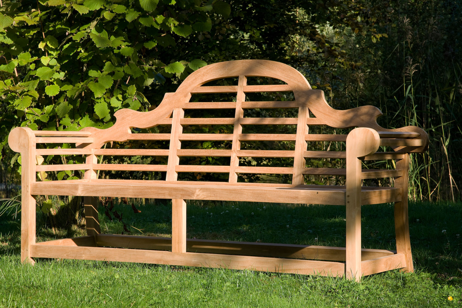 Banc de jardin en teck TUILLERIE teckandco.com Jardin classique Meubles