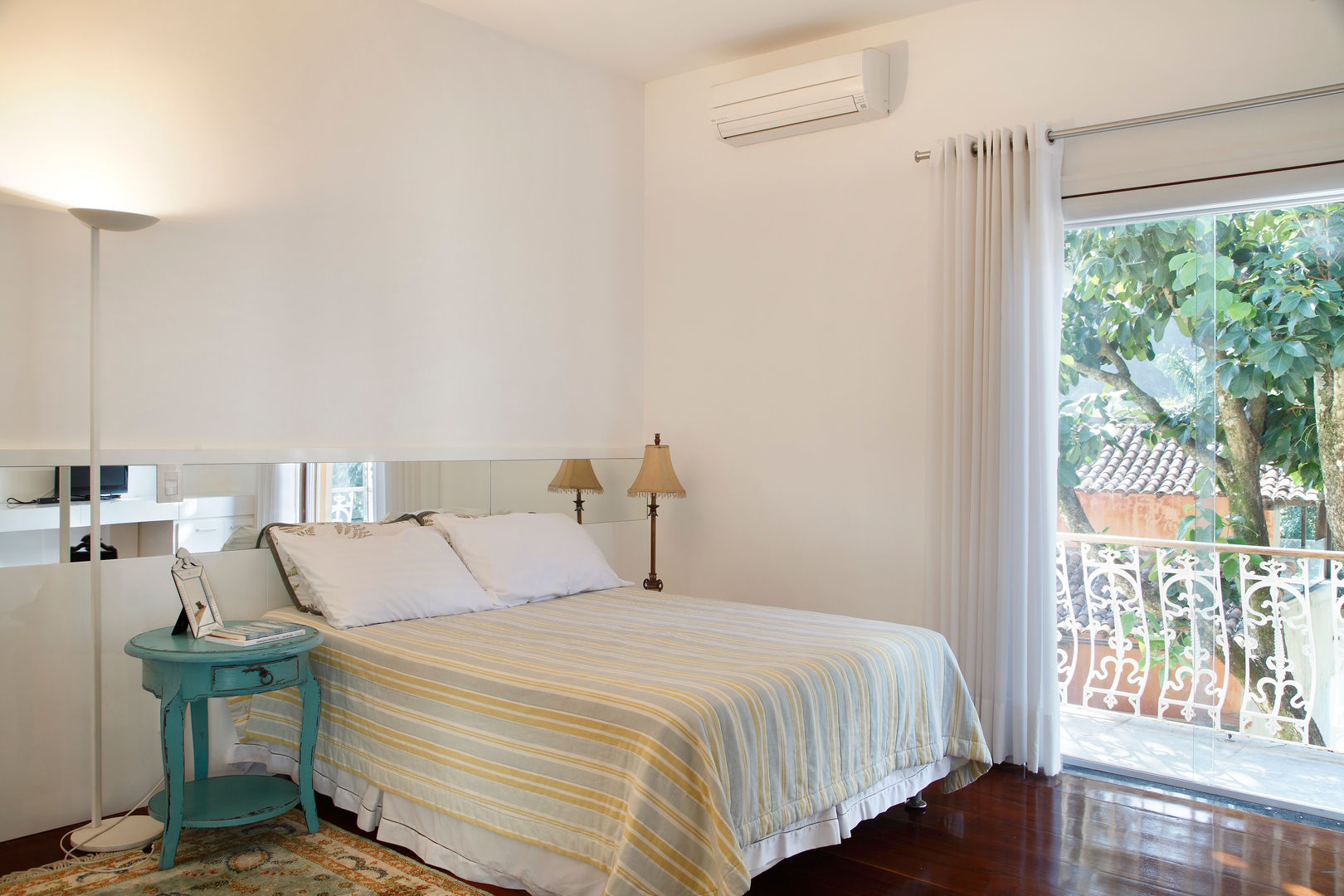 Casa na Gávea, Ricardo Melo e Rodrigo Passos Arquitetura Ricardo Melo e Rodrigo Passos Arquitetura Modern style bedroom