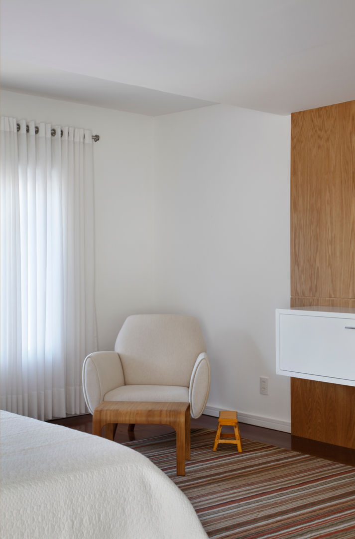 Casa na Gávea, Ricardo Melo e Rodrigo Passos Arquitetura Ricardo Melo e Rodrigo Passos Arquitetura Bedroom