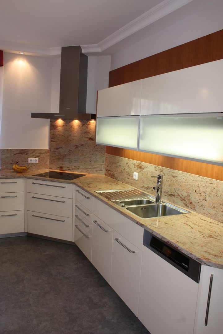 homify Cucina in stile classico Lavandini & Rubinetti