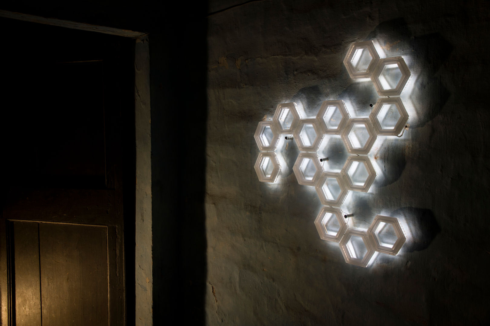 C15 luce indiretta a parete - collezione Fullerene - Davide Montanaro design homify Ulteriori spazi Paesaggio d'interni