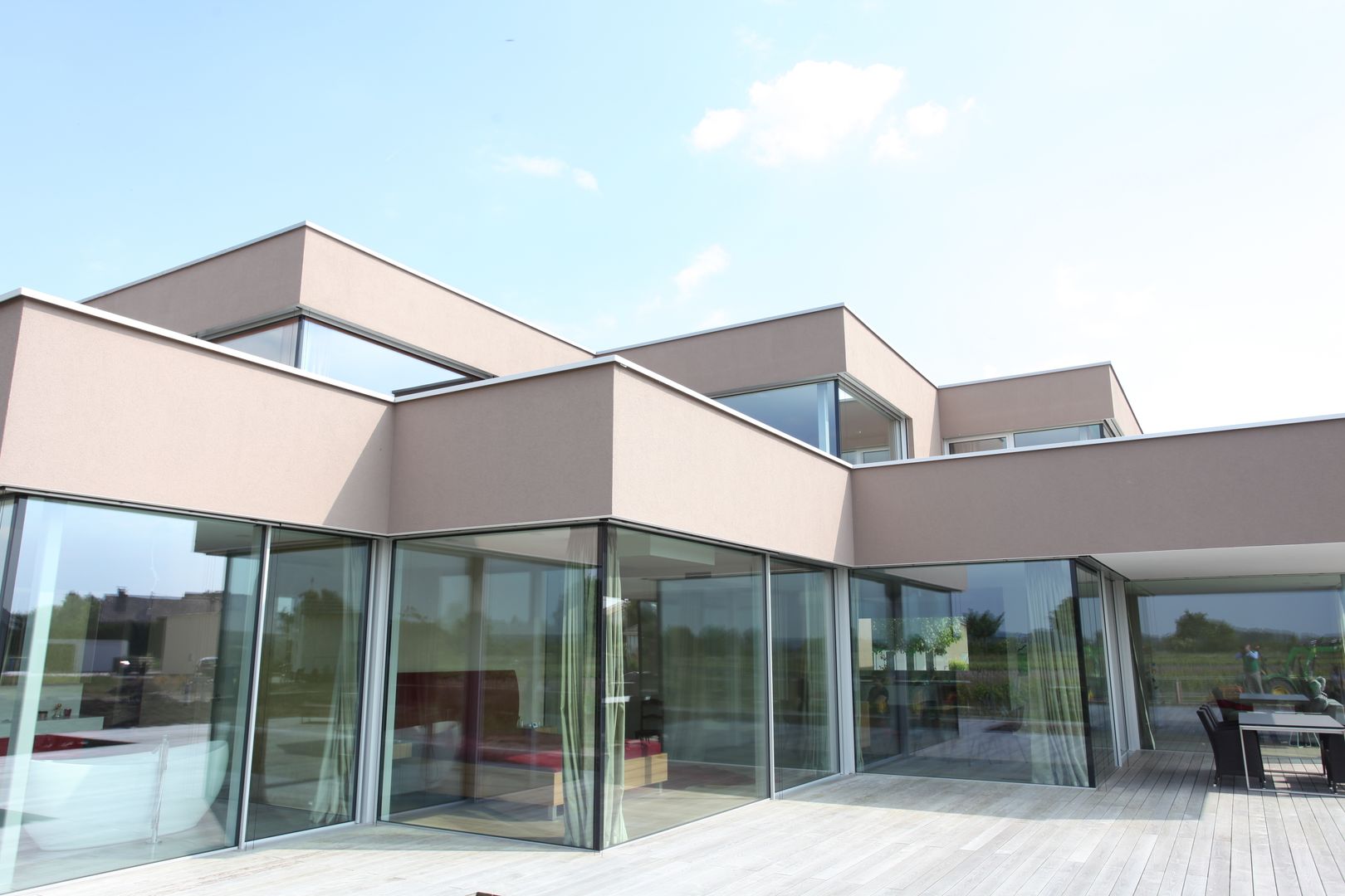 Einfamilienhaus mit grosser Eck- Glas- Fassade, Neugebauer Architekten BDA Neugebauer Architekten BDA Minimalist houses