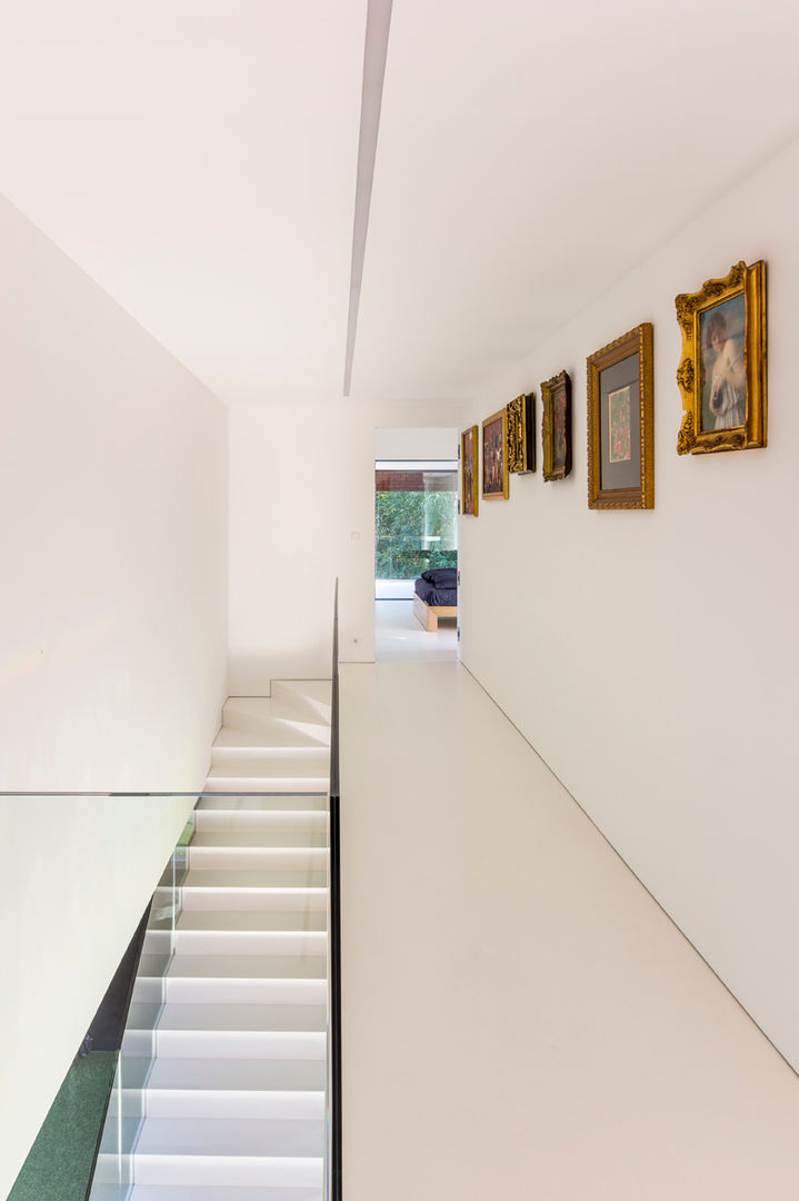 LIVING GARDEN HOUSE , KWK Promes KWK Promes Modern corridor, hallway & stairs