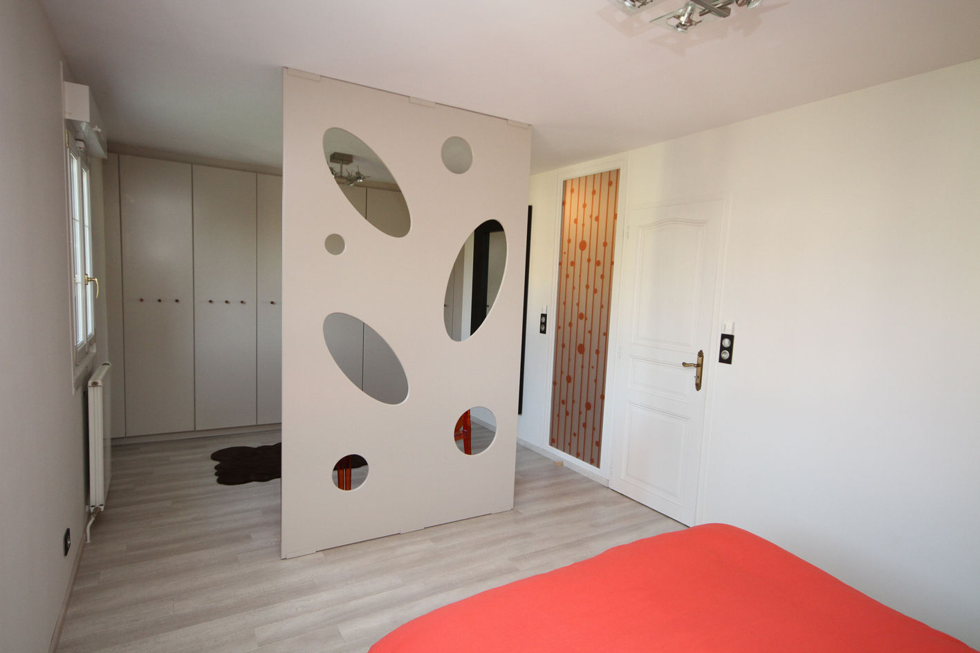 Suite parentale avec dressing, Agence C+design - Claire Bausmayer Agence C+design - Claire Bausmayer Modern dressing room