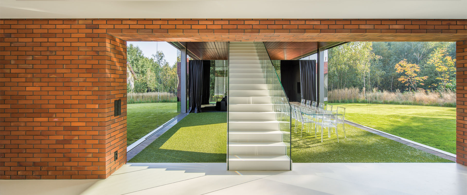 LIVING GARDEN HOUSE , KWK Promes KWK Promes Modern corridor, hallway & stairs