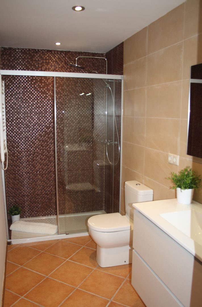 Reforma parcial vivienda RIELLS I VIABREA, ROIMO INTEGRAL GRUP ROIMO INTEGRAL GRUP Rustic style bathroom