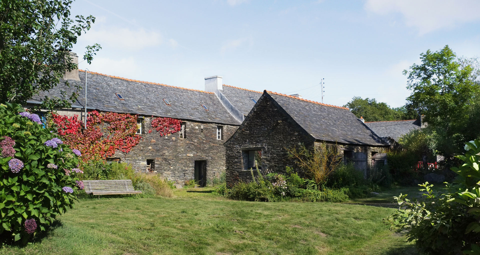 AN OLD BRETON BARN CONVERTED INTO AN ARTIST STUDIO, Modal Architecture Modal Architecture บ้านและที่อยู่อาศัย