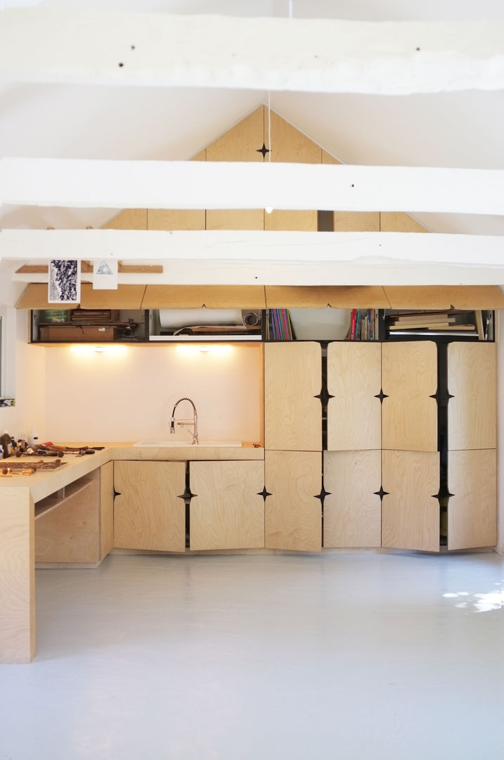 AN OLD BRETON BARN CONVERTED INTO AN ARTIST STUDIO, Modal Architecture Modal Architecture Modern kitchen