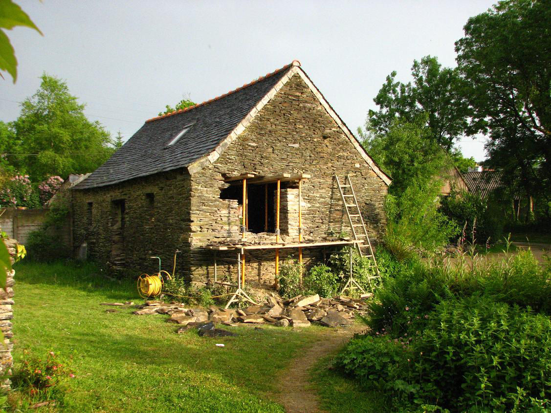 AN OLD BRETON BARN CONVERTED INTO AN ARTIST STUDIO, Modal Architecture Modal Architecture