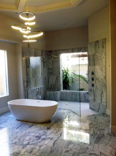 homify حمام Bathtubs & showers