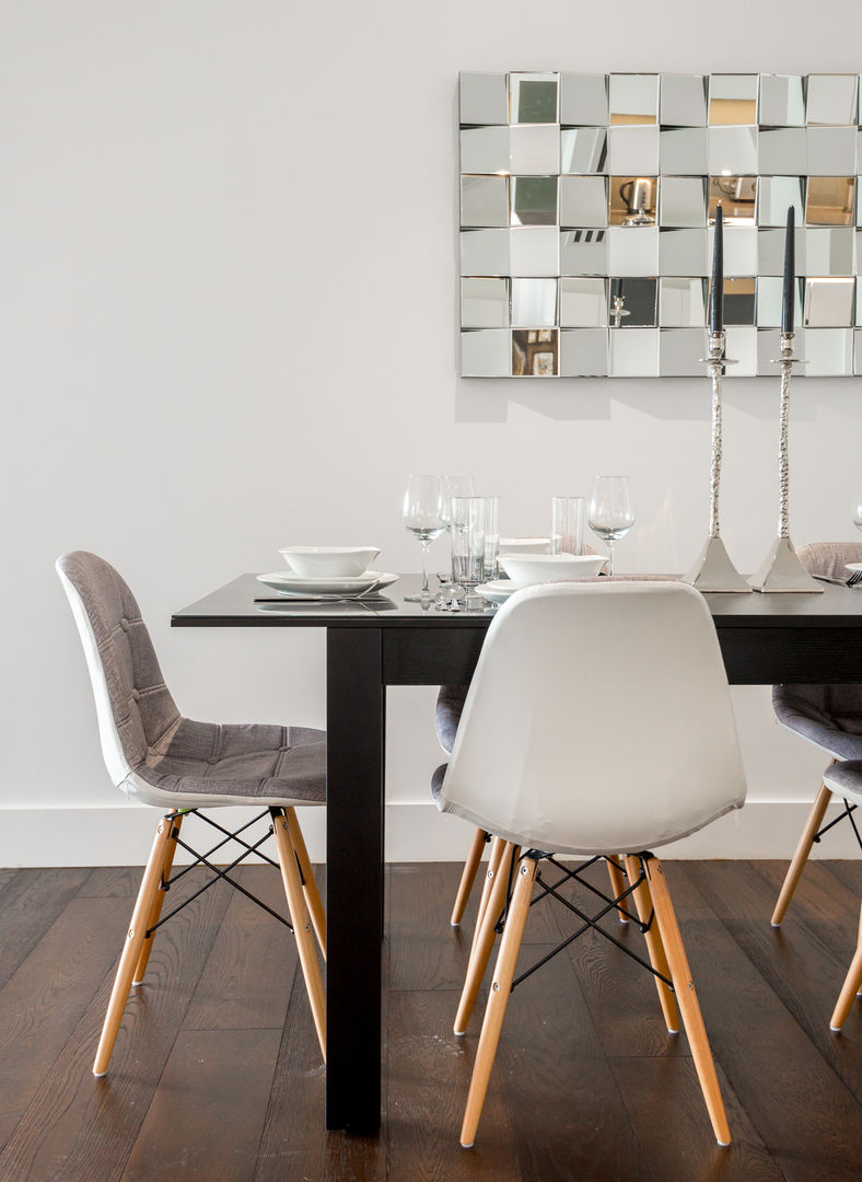 Dinning table and feature mirror In:Style Direct 모던스타일 다이닝 룸