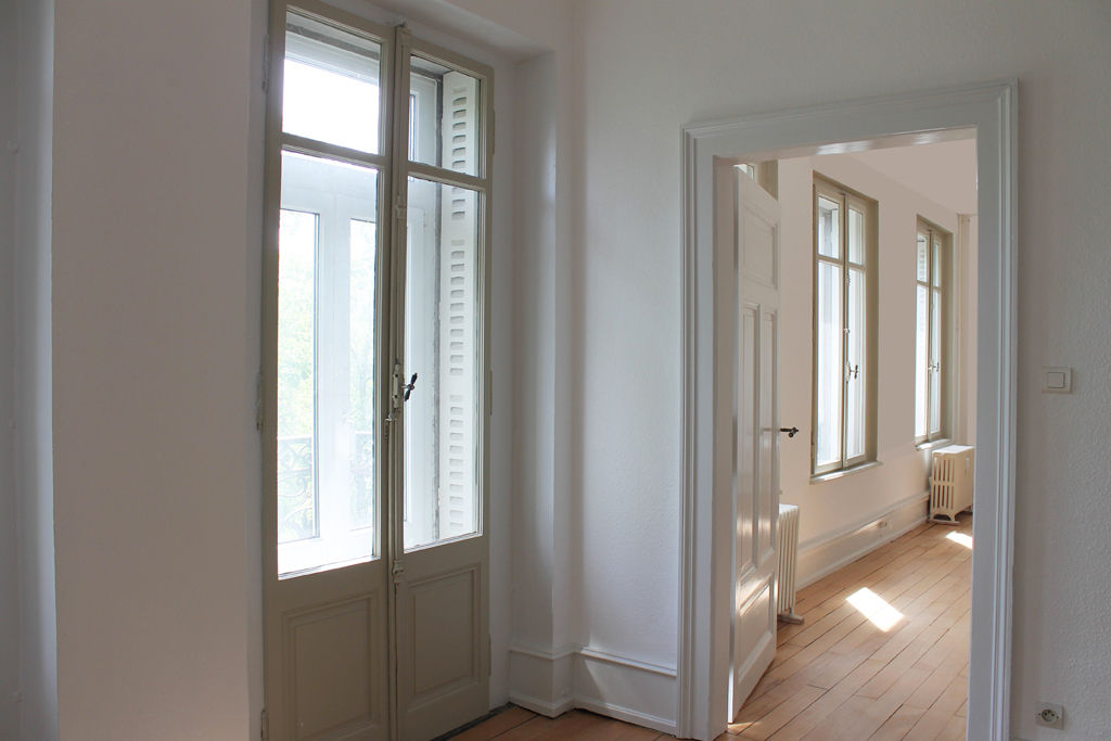 Appartement locatif T6 à Strasbourg, Agence ADI-HOME Agence ADI-HOME 現代風玄關、走廊與階梯