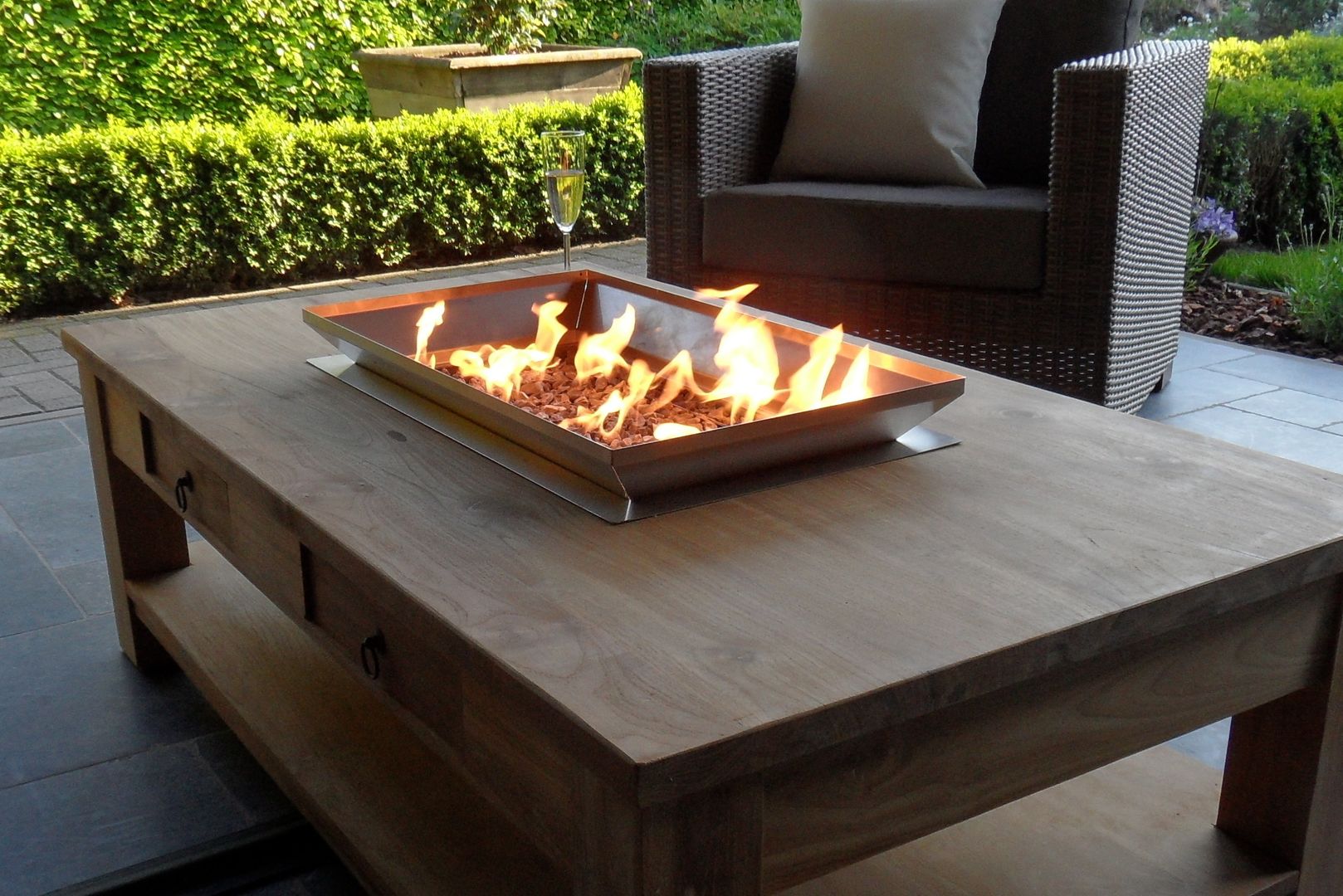 Buitenhaarden, De Vuurtafel De Vuurtafel Modern style gardens Fire pits & barbecues