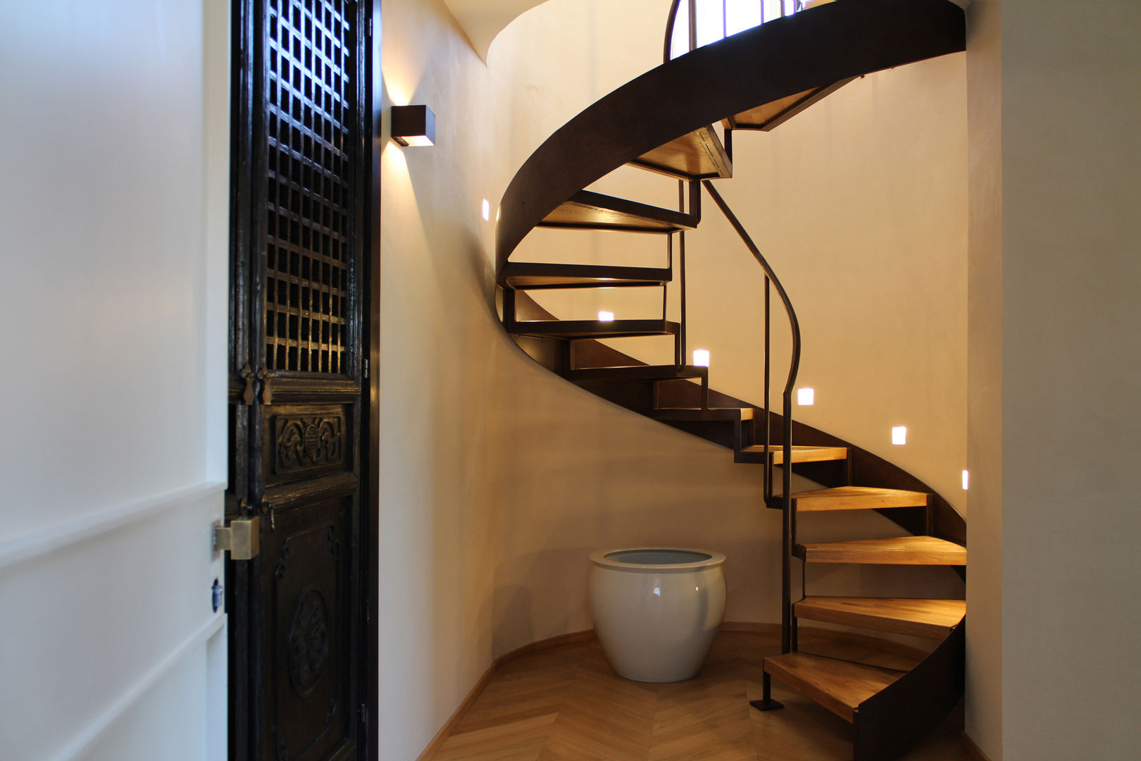 Attico all'Aventino, Blocco8 Architettura Blocco8 Architettura Classic style corridor, hallway and stairs