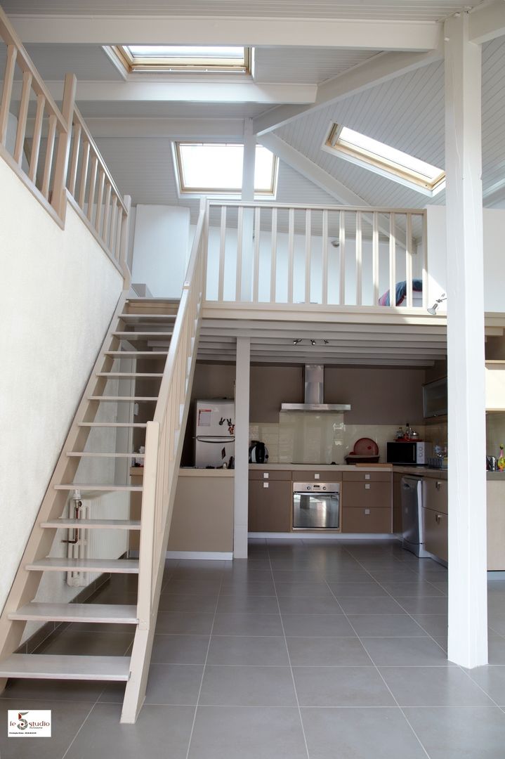 Rénovation d'une ferme, Emilie Bigorne, architecte d'intérieur CFAI Emilie Bigorne, architecte d'intérieur CFAI Modern corridor, hallway & stairs