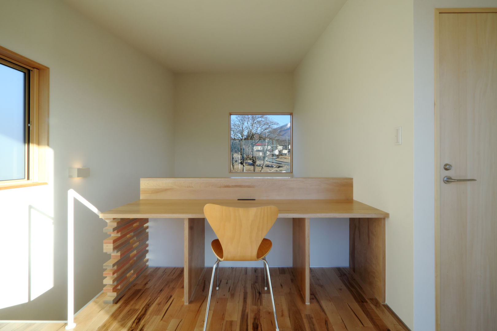 小淵沢の住宅, office.neno1365 office.neno1365 Ruang Studi/Kantor Modern Kayu Wood effect