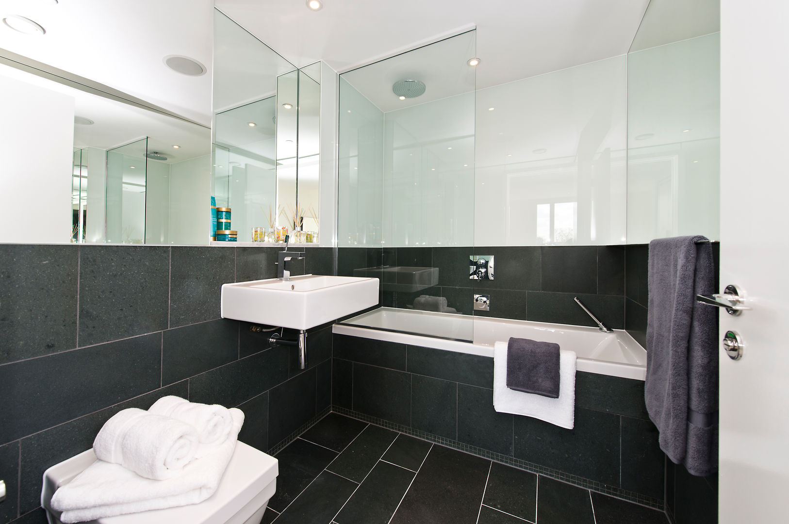 Bathroom In:Style Direct حمام