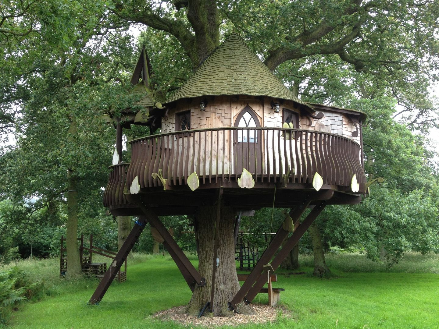 Large treehouse, High Life Treehouses High Life Treehouses