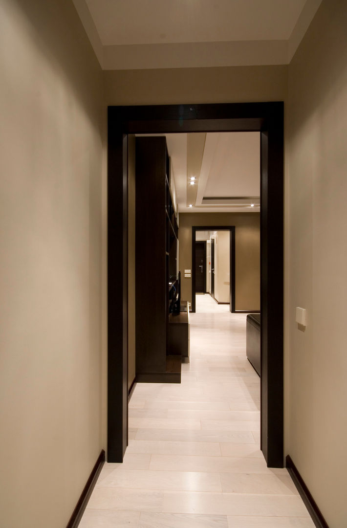 Red-flat, ORT-interiors ORT-interiors Minimalist corridor, hallway & stairs