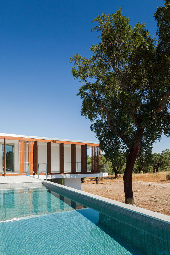 QUINTA DOS POMBAIS HOUSE, OPERA I DESIGN MATTERS OPERA I DESIGN MATTERS Pool