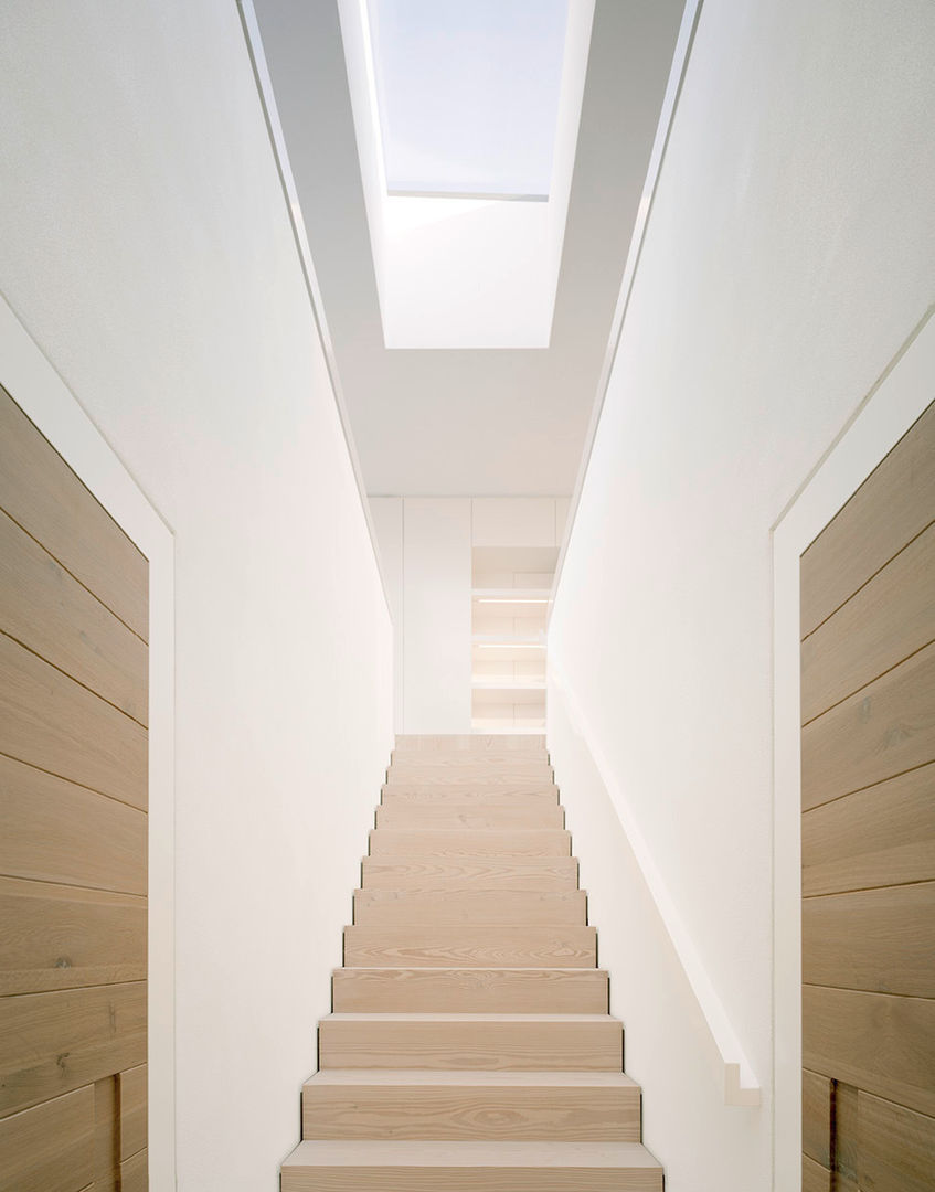 EM 35 CITYVILLA, steimle architekten steimle architekten Modern corridor, hallway & stairs